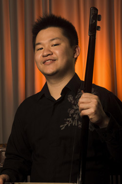 吴旭东青年二胡演奏家,2014年成为新十大二胡演奏家.